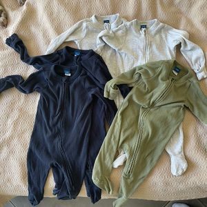 Set of 5 old navy cotton sleepers (3-6 mo)